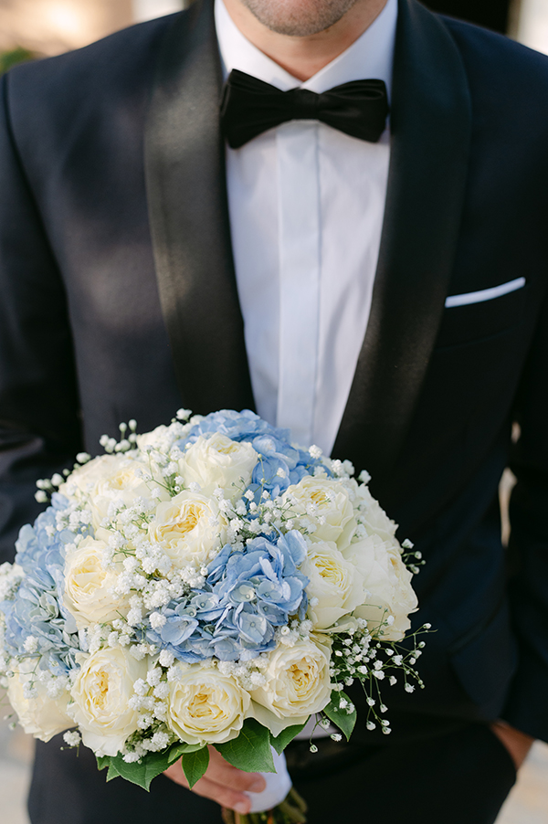 autum-wedding-ktima-kleopatra-white-light-blue-flowers_18x