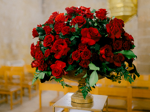 chi-winter-wedding-nicosia-red-roses_10