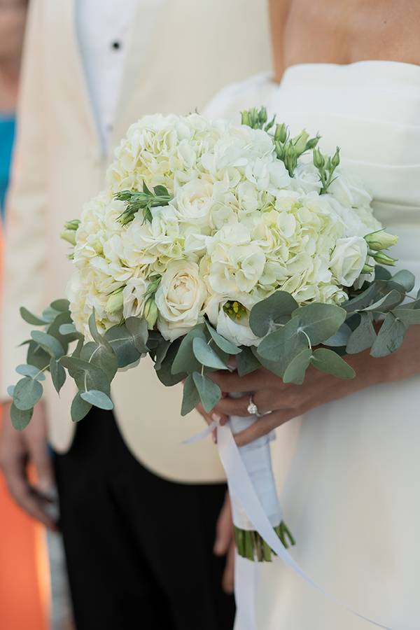 fall-wedding-rhodes-white-flowers_10