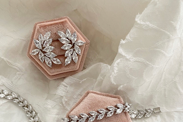 Εντυπωσιακά νυφικά κοσμήματα από Dream Wedding για μια chic εμφάνιση