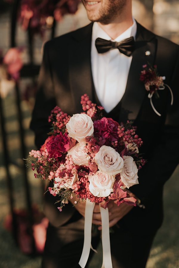 modern-fall-wedding-burgundy-black-hues_10