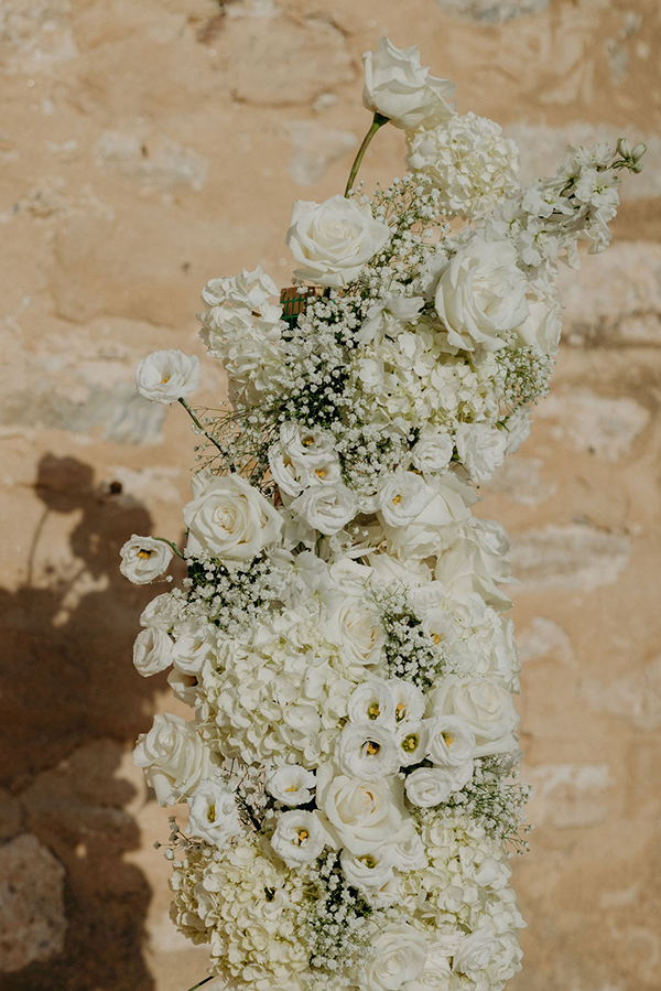 romantic-fall-wedding-naxos-white-flowers_05