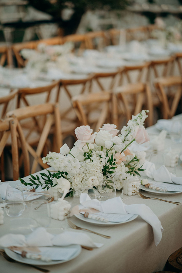 romantic-fall-wedding-naxos-white-flowers_14