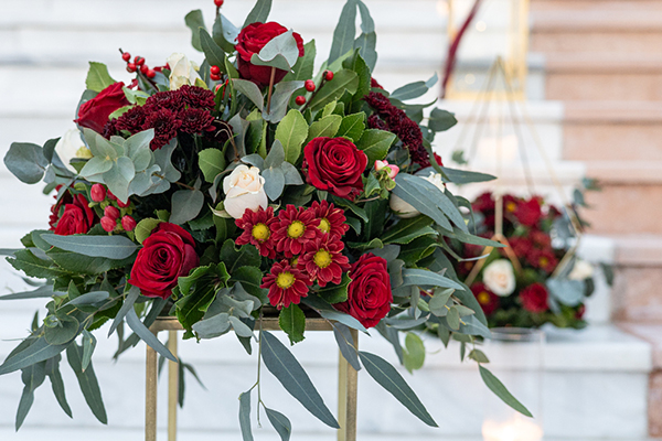 romantic-winter-wedding-red-roses_10x