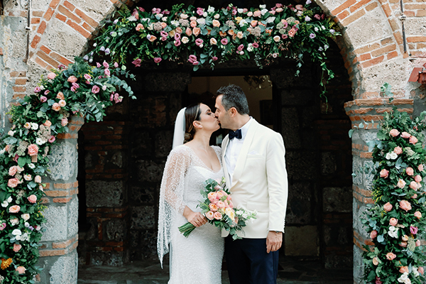 Όμορφος καλοκαιρινός γάμος στο Λιτόχωρο με peach και ροζ αποχρώσεις | Τάνια & Μενέλαος