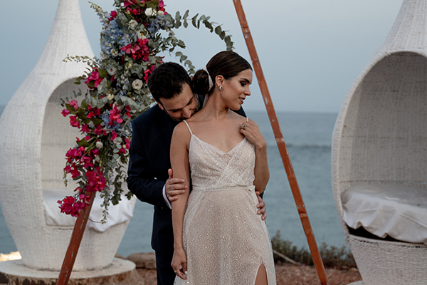 Καλοκαιρινός γάμος στο Sea Soul με γαλάζιες και φούξια αποχρώσεις | Montserrat & Ηλίας