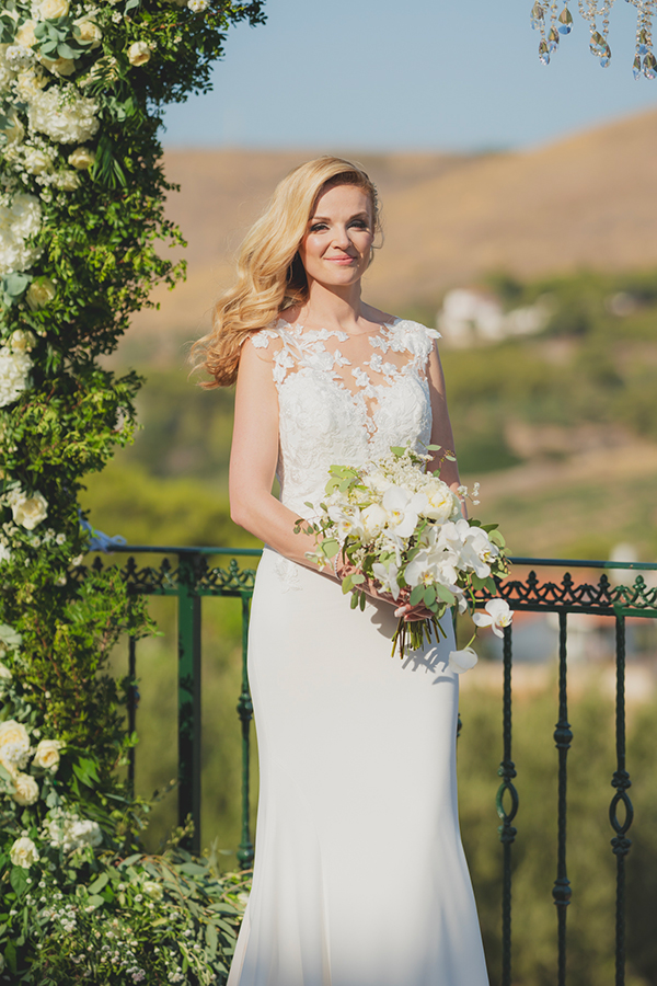 elegant-wedding-hatzi-mansion-gorgeous-white-florals_03