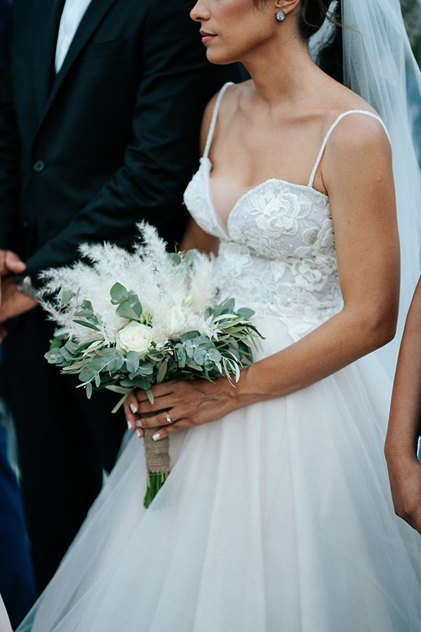 fall-wedding-syros-white-flowers-olive_14