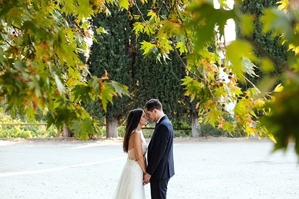Ρομαντικός καλοκαιρινός γάμος στην Αθήνα με πορτοκαλί τριαντάφυλλα | Άννα-Μαρία & Νίκος