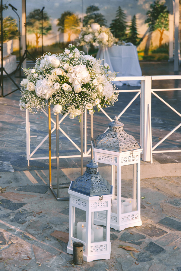 summer-wedding-ploes-white-flowers_07x