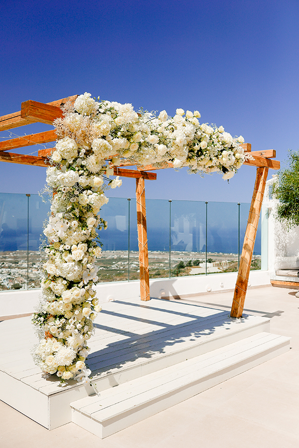 gorgeous-wedding-santorini-white-roses-hydrangeas_06
