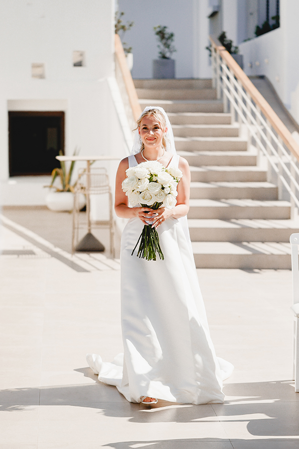 gorgeous-wedding-santorini-white-roses-hydrangeas_10