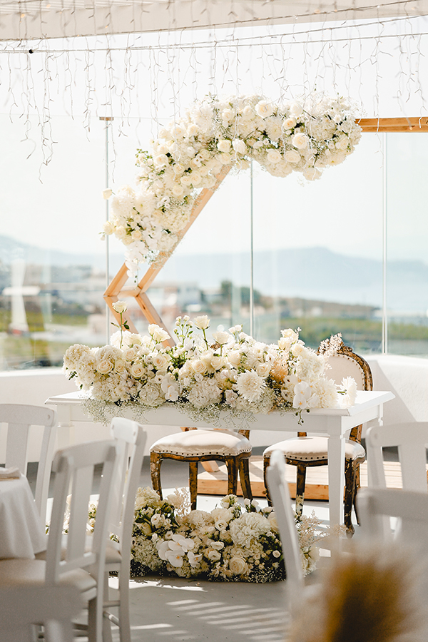 gorgeous-wedding-santorini-white-roses-hydrangeas_23