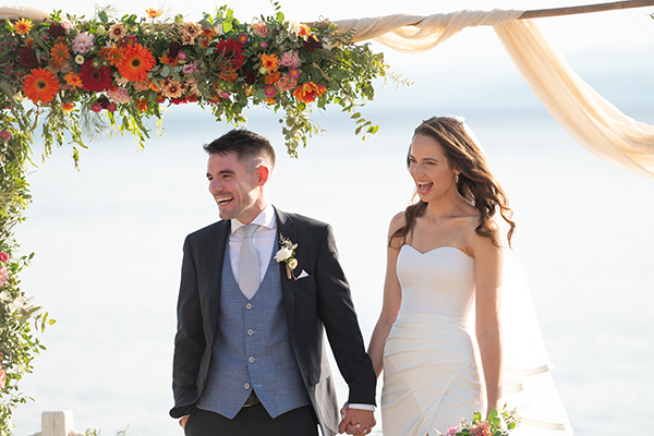 Ανοιξιάτικος γάμος με πολύχρωμα λουλούδια στην Εύβοια | Or & Paul