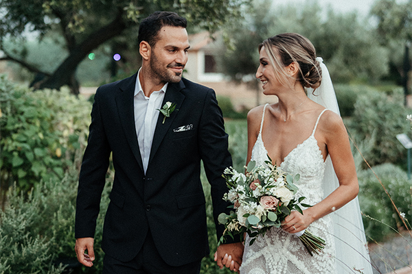 Καλοκαιρινός γάμος στο Κρωπίας Γη με μποέμ λεπτομέρειες | Μαρίνα & Μάνος