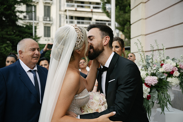 Καλοκαιρινός γάμος στη Θεσσαλονίκη με ρομαντικά λουλούδια | Μαργαρίτα & Νίκος