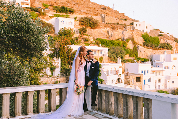 Όμορφος καλοκαιρινός γάμος στην Τήνο με peach τριαντάφυλλα | Αιμιλία & Δημήτρης