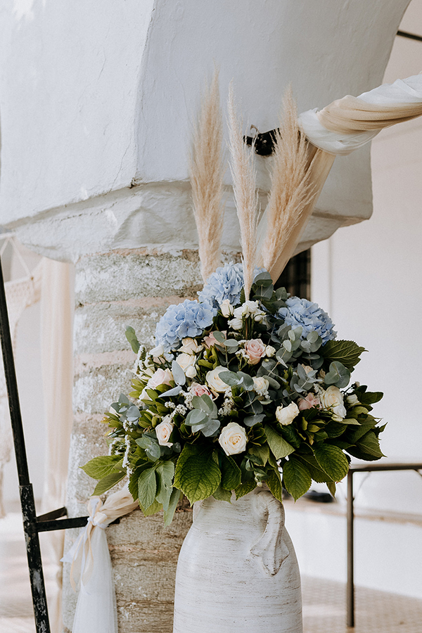 boho-wedding-portaria-with-flowers-in-pale-bleu-hues_04